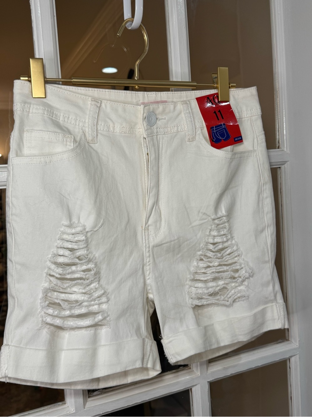 White Distressed Women’s Denim Shorts - Colombian- Butt enhancing - Picture 4 of 7